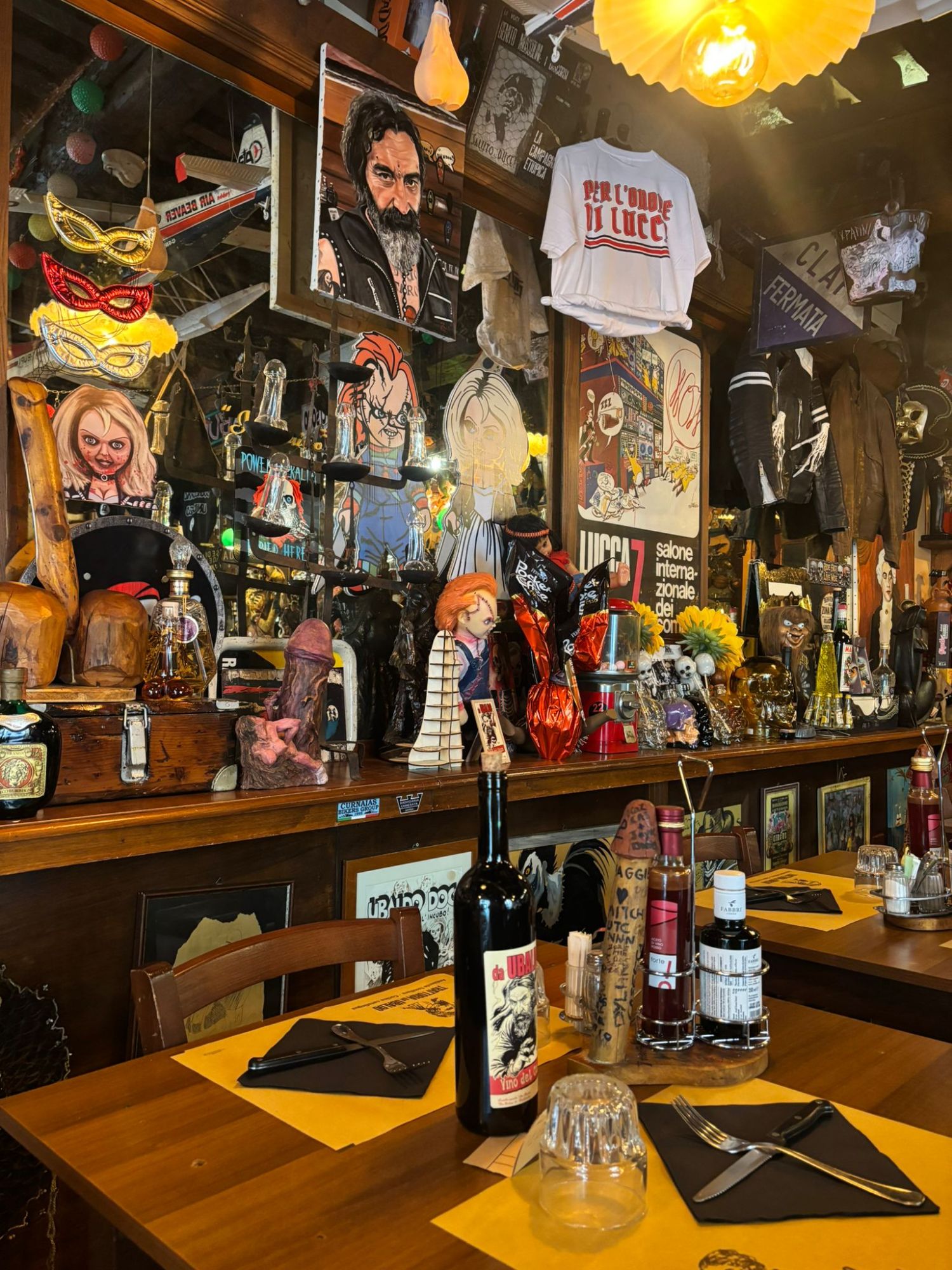 Bambole, Ragù e Rock 'n' Roll: Il lato più folle di Lucca è "Da Ubaldo"